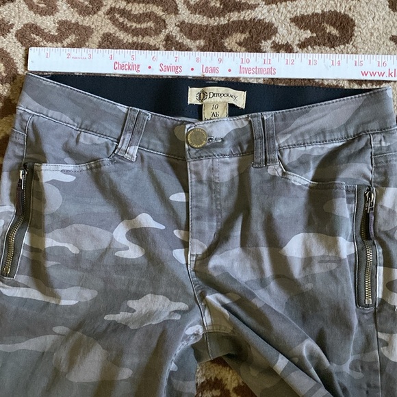 DEMOCRACY Camo Pants Womens 10 'Ab Technology' Stretchy Skinny zip pockets front - Picture 8 of 12